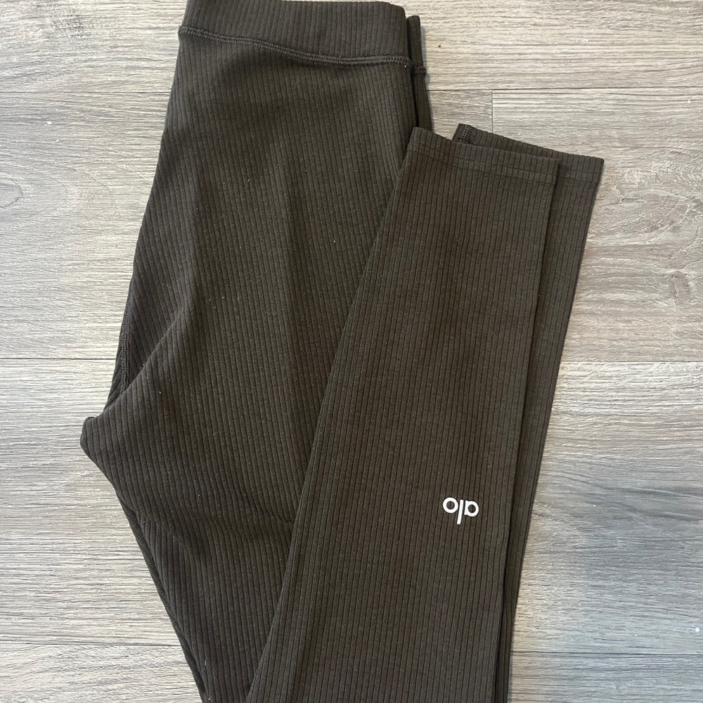 Alo Yoga Blissful 7/8 dark brown Ribbed Leggings